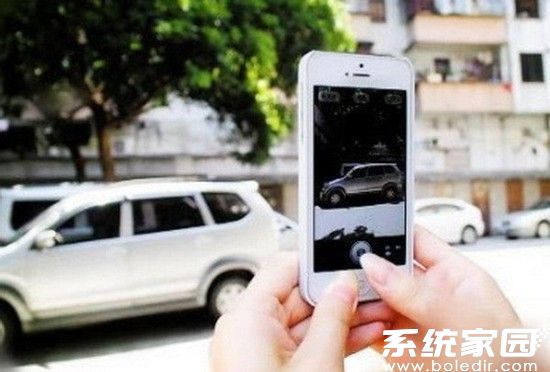 交警展示随手拍举报操作界面